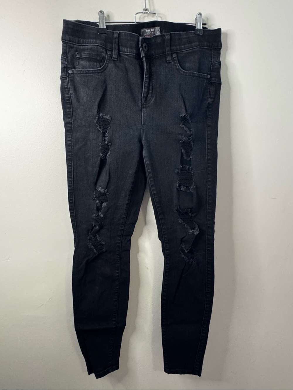 Torrid Bombshell Skinny Premium Stretch Distressed Black Jeans Size 14T Tall